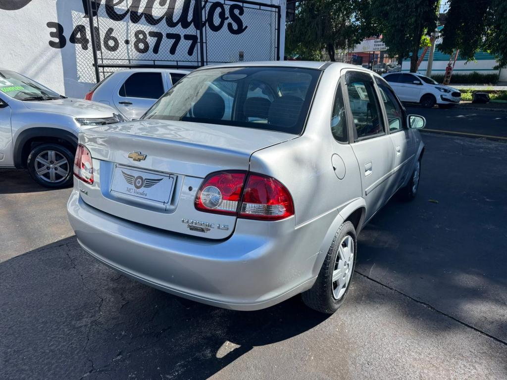 CHEVROLET Classic Sedan - Foto