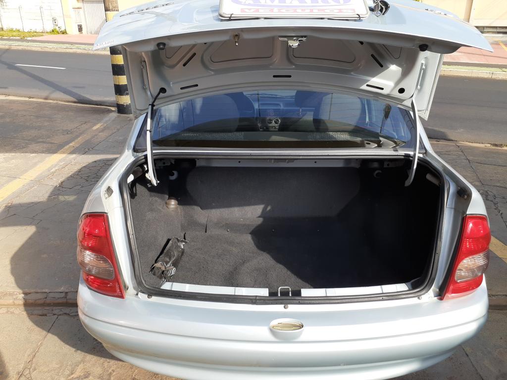 CHEVROLET Classic Sedan - Foto