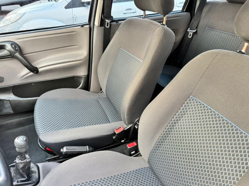 CHEVROLET Classic Sedan - Foto