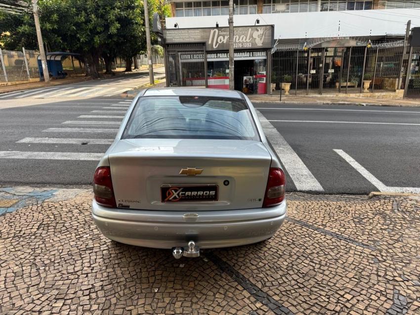 CHEVROLET Classic Sedan - Foto