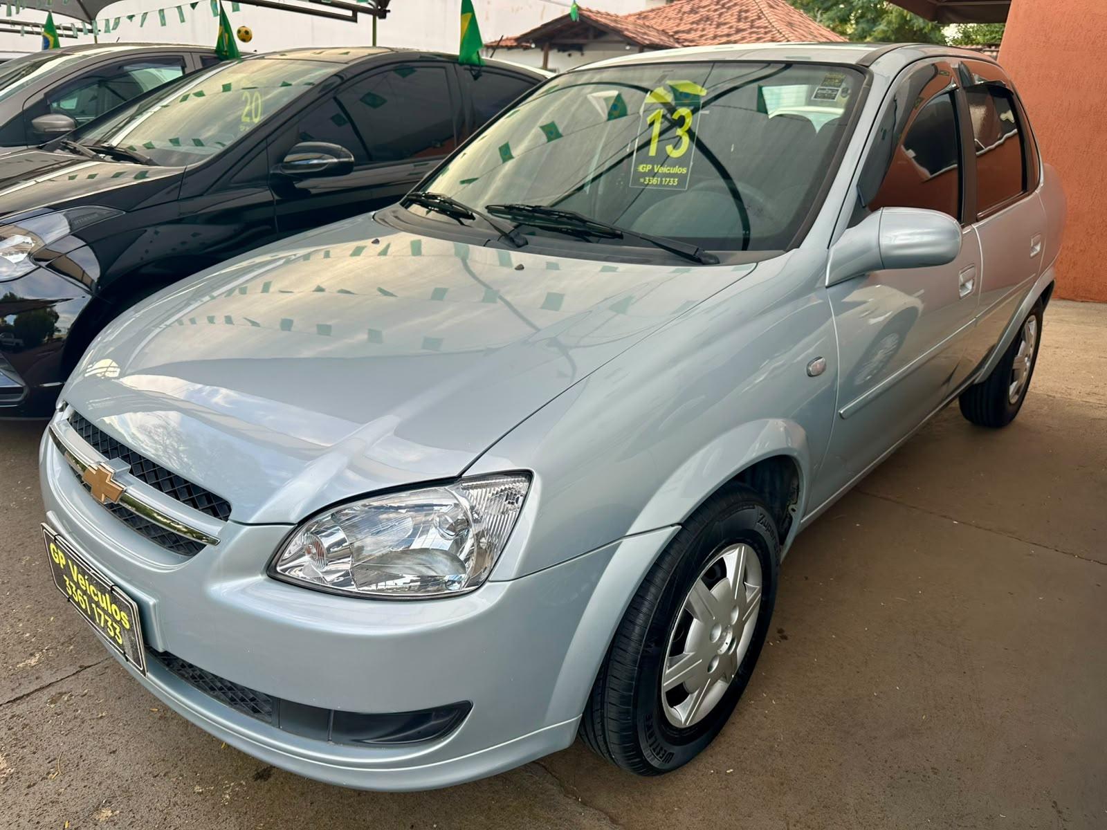 CHEVROLET Classic Sedan - Foto