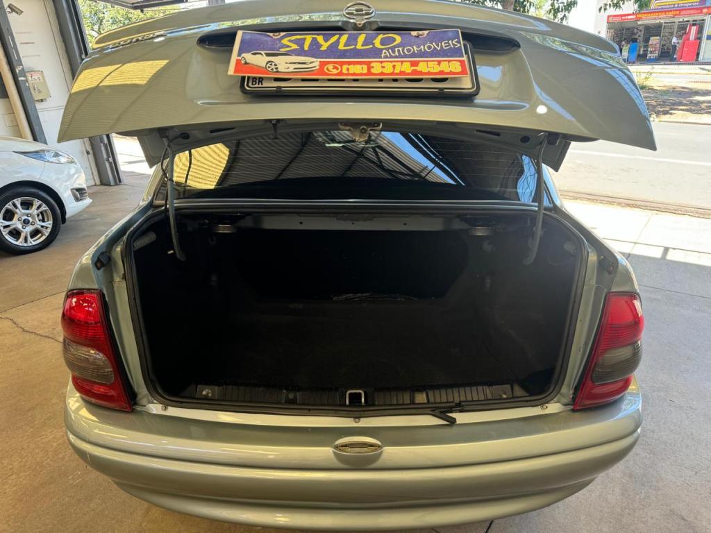 CHEVROLET Corsa Sedan - Foto