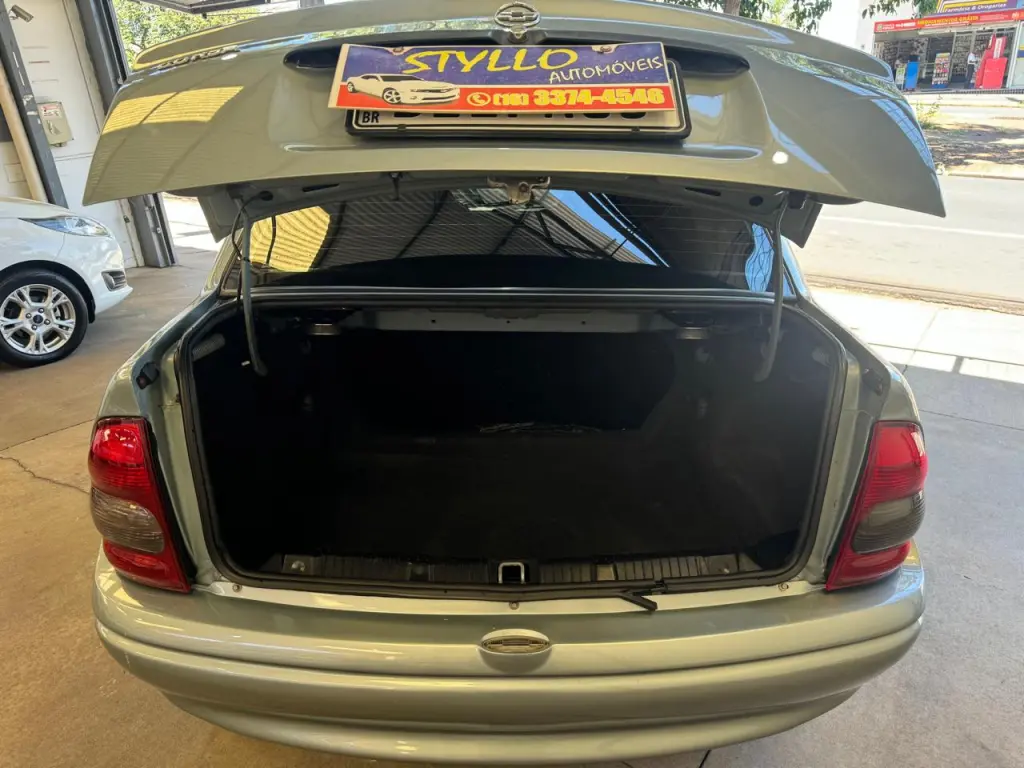 CHEVROLET Corsa Sedan - Foto