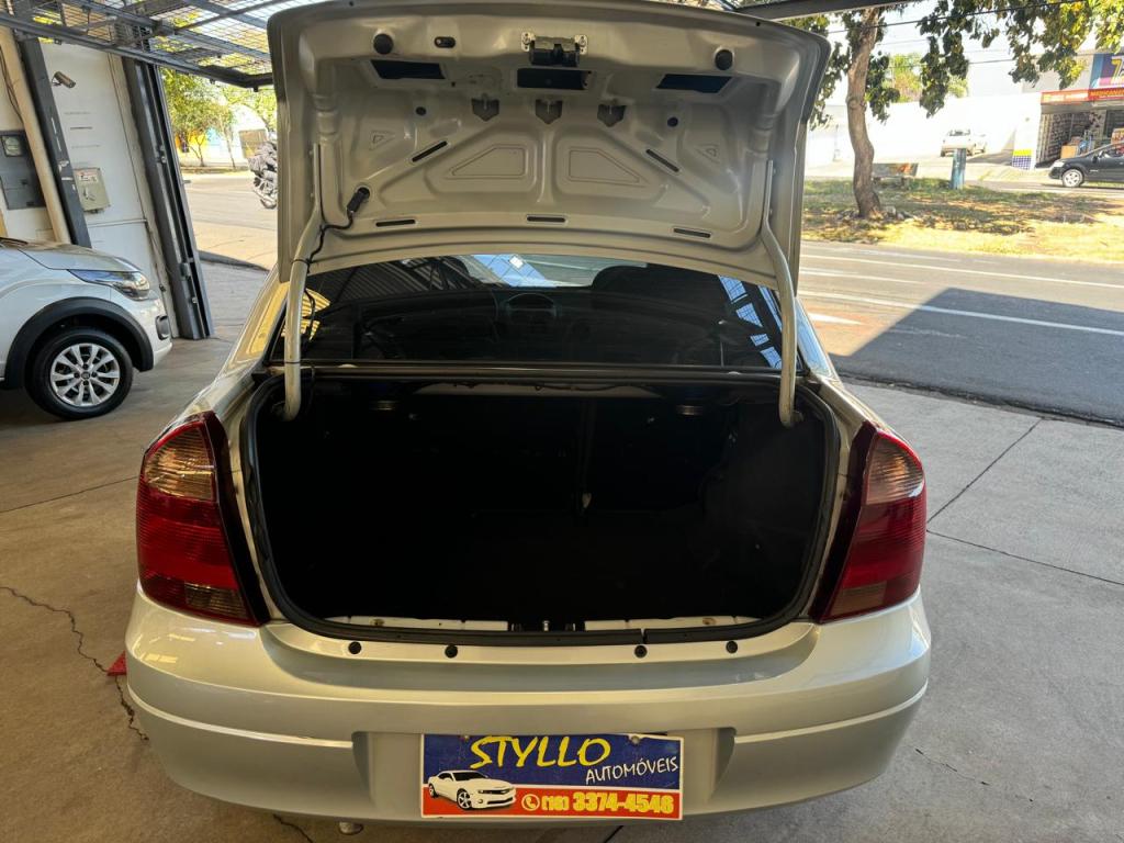 CHEVROLET Corsa Sedan - Foto