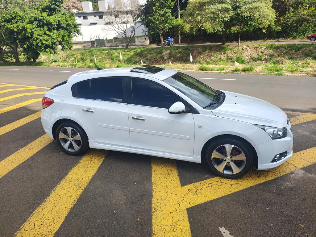 CHEVROLET Cruze Hatch - Foto