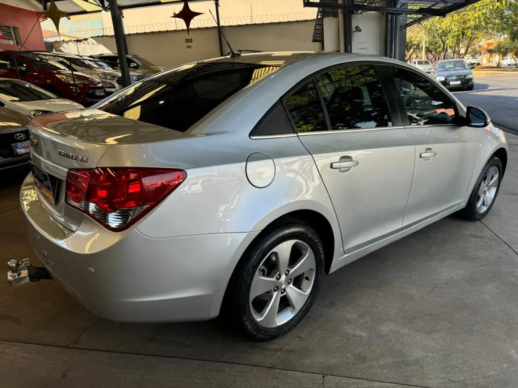CHEVROLET Cruze Sedan - Foto