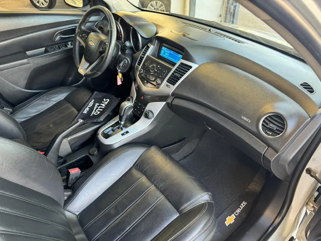 CHEVROLET Cruze Sedan - Foto