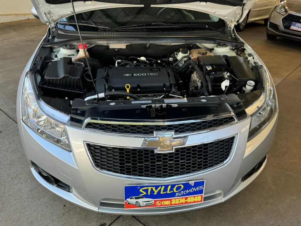 CHEVROLET Cruze Sedan - Foto