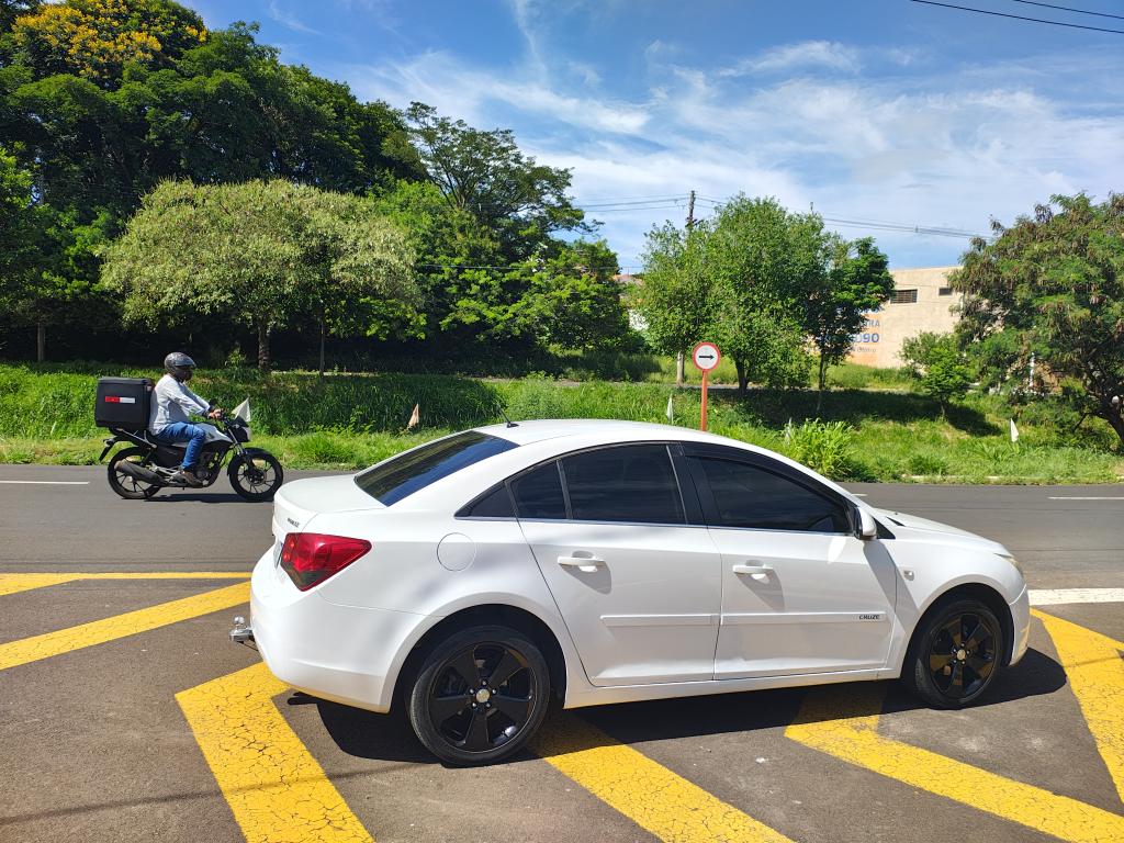 CHEVROLET Cruze Sedan - Foto