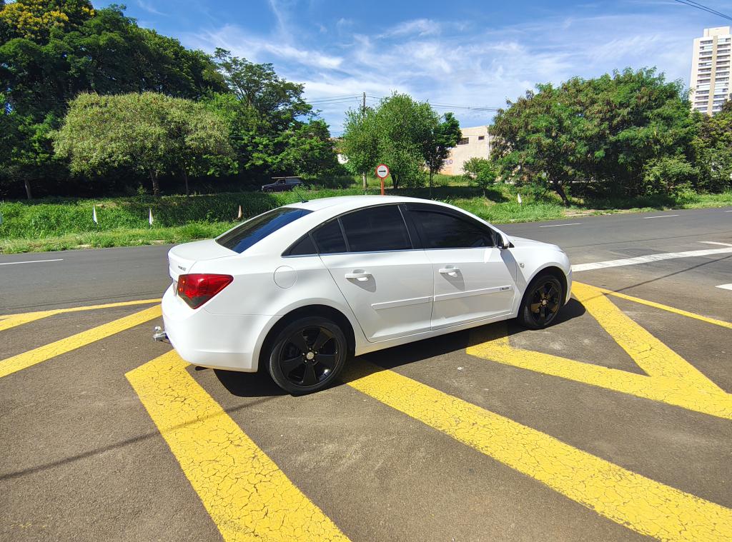 CHEVROLET Cruze Sedan - Foto