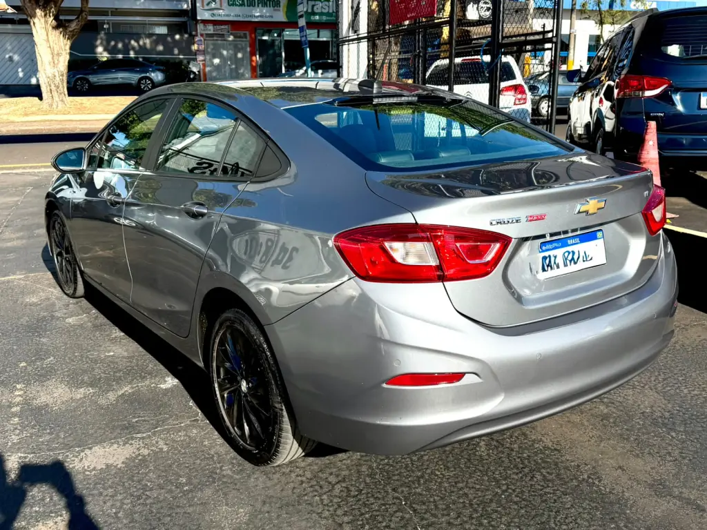 CHEVROLET Cruze Sedan - Foto