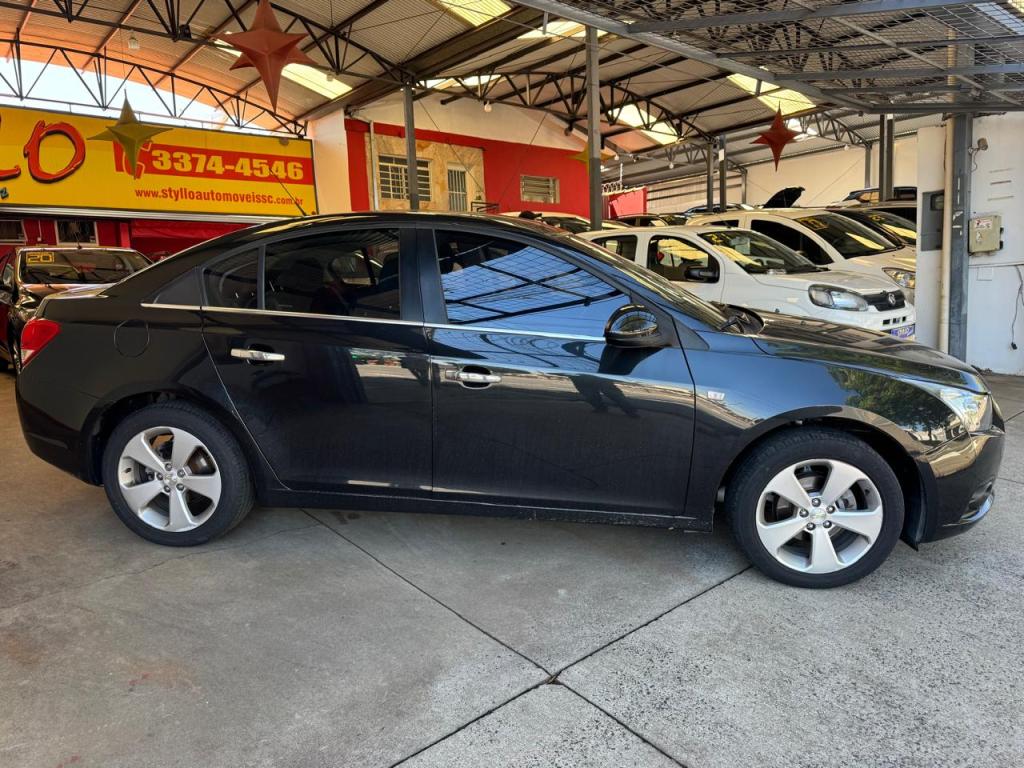 CHEVROLET Cruze Sedan - Foto