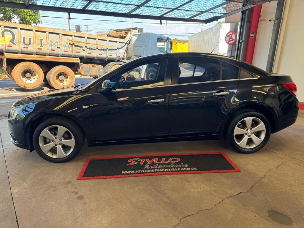 CHEVROLET Cruze Sedan - Foto