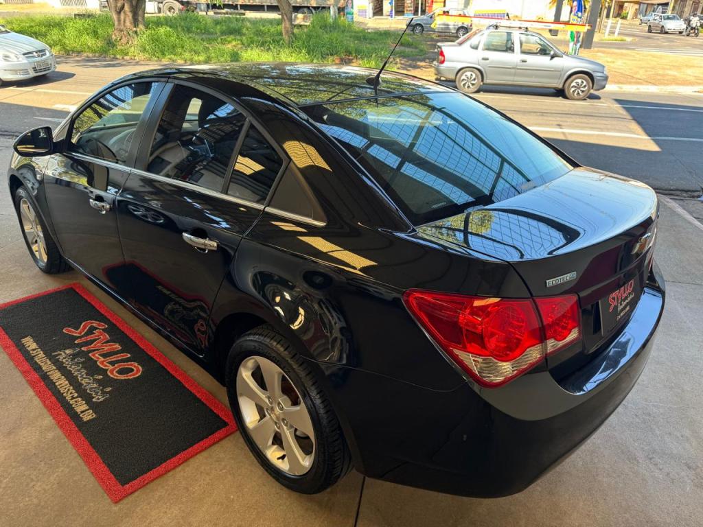 CHEVROLET Cruze Sedan - Foto