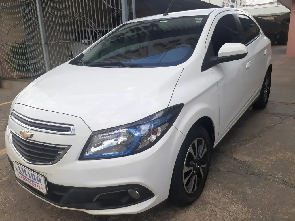 CHEVROLET Onix Hatch - Foto