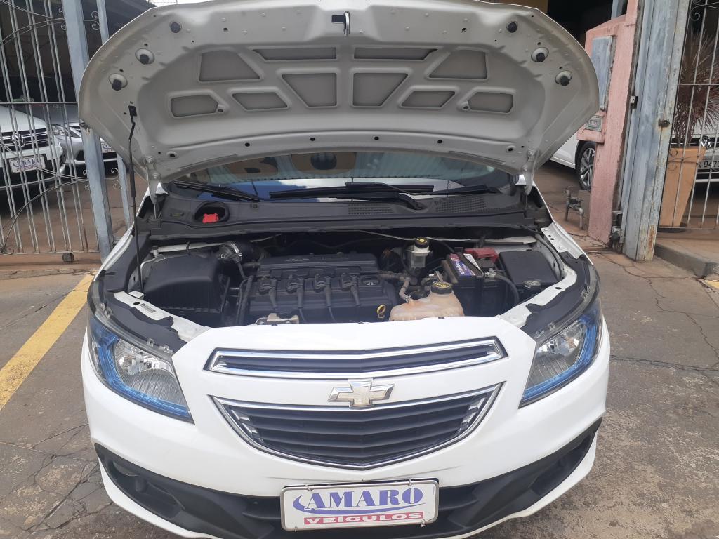 CHEVROLET Onix Hatch - Foto