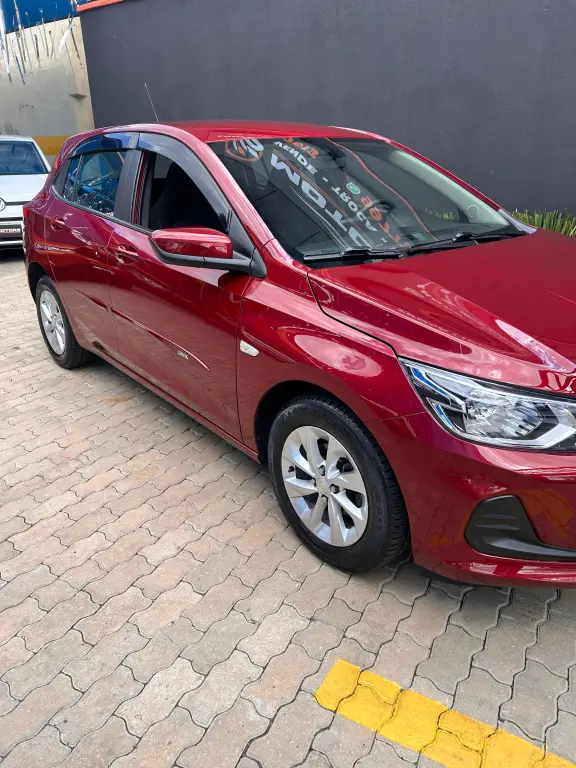 CHEVROLET Onix Hatch - Foto