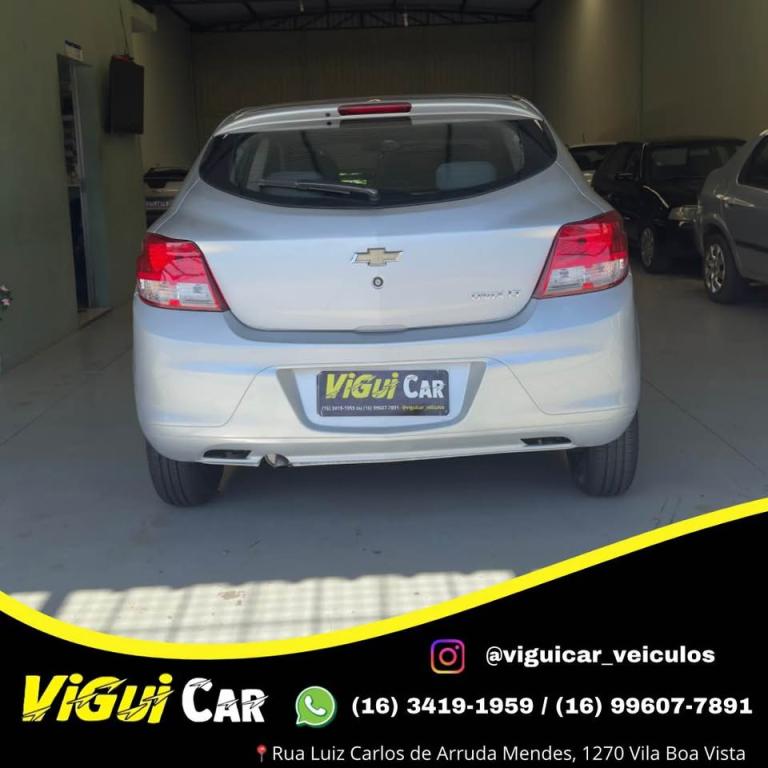 CHEVROLET Onix Hatch - Foto