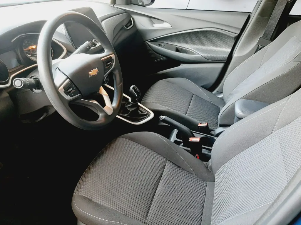 CHEVROLET Onix Hatch - Foto