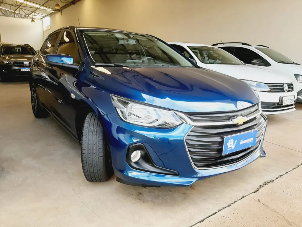 CHEVROLET Onix Hatch - Foto