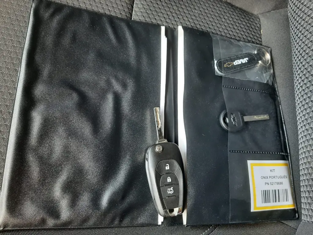 CHEVROLET Onix Hatch - Foto