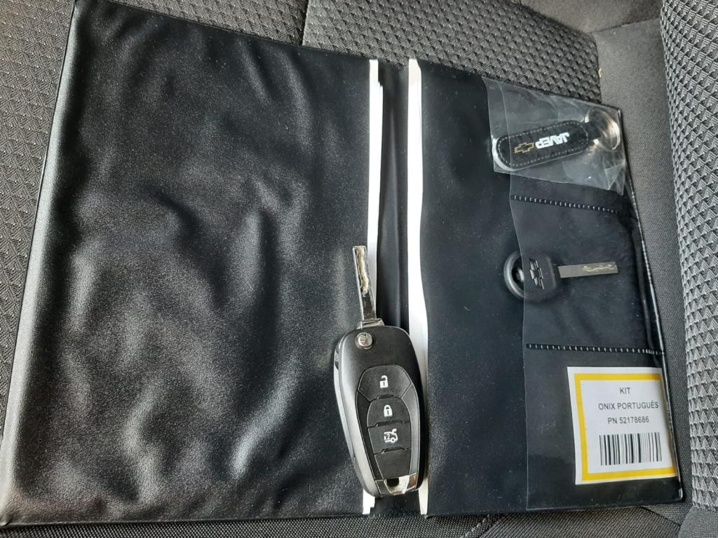 CHEVROLET Onix Hatch - Foto