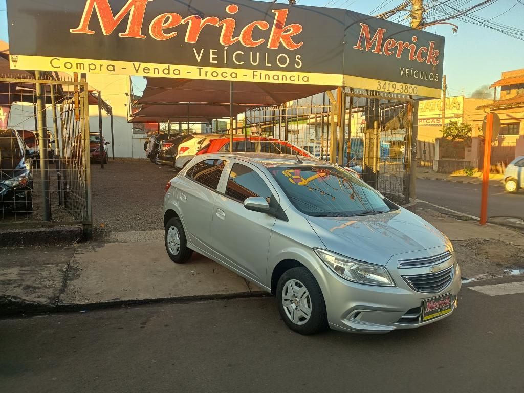 CHEVROLET Onix Hatch - Foto
