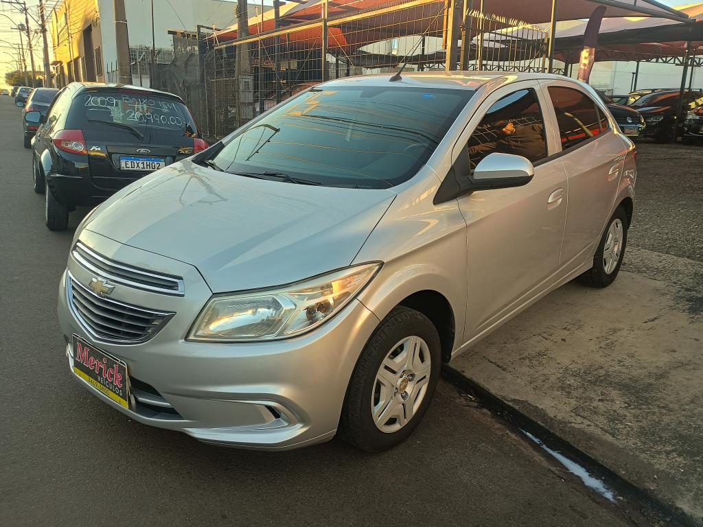CHEVROLET Onix Hatch - Foto