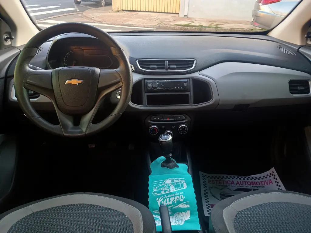 CHEVROLET Onix Hatch - Foto