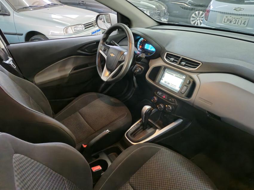 CHEVROLET Onix Hatch - Foto