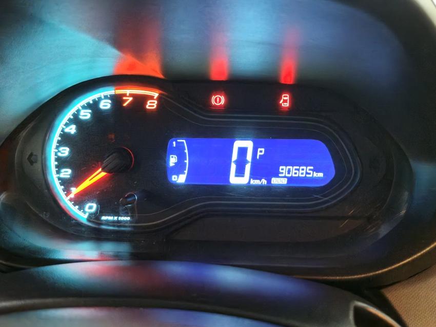 CHEVROLET Onix Hatch - Foto