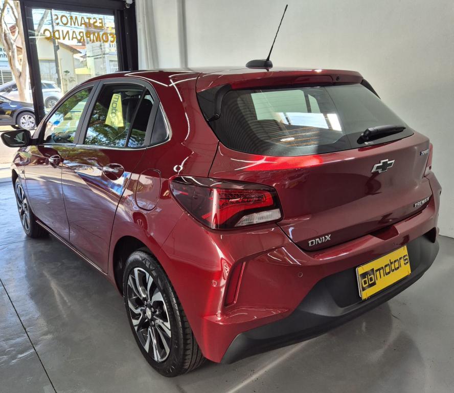 CHEVROLET Onix Hatch - Foto