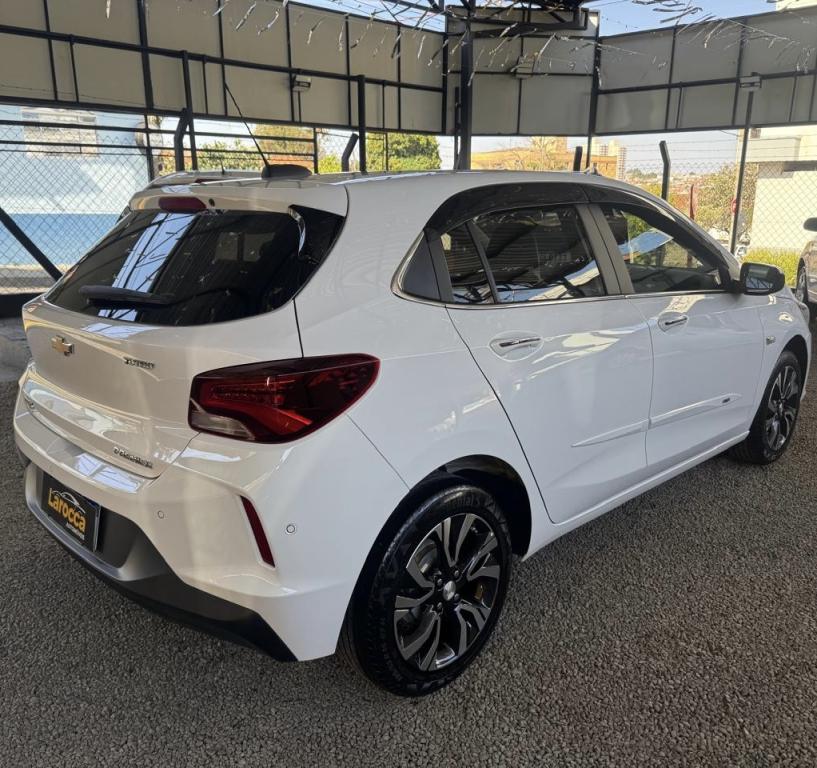 CHEVROLET Onix Hatch - Foto
