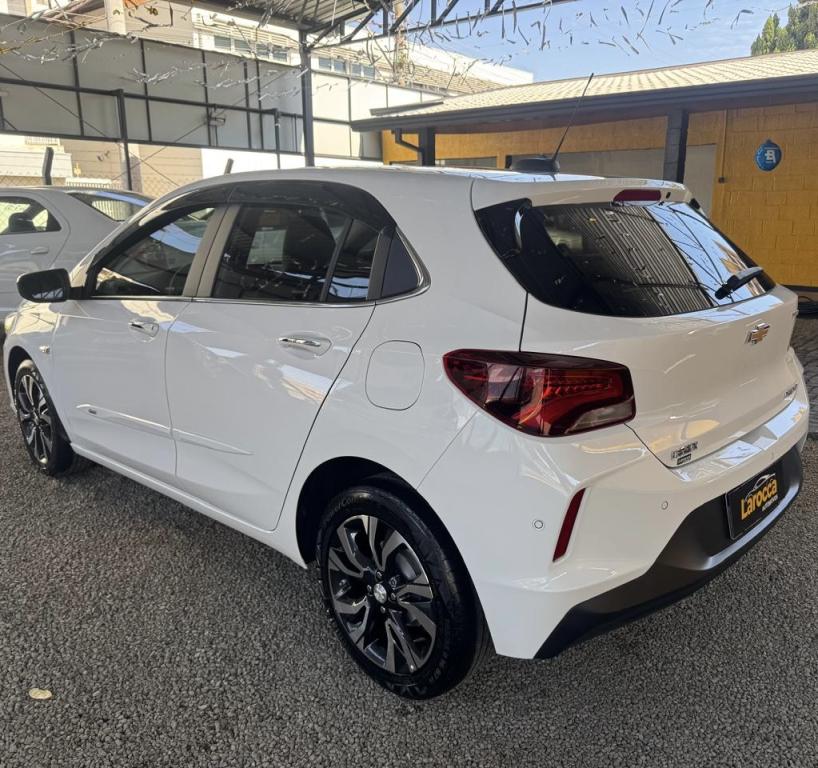 CHEVROLET Onix Hatch - Foto