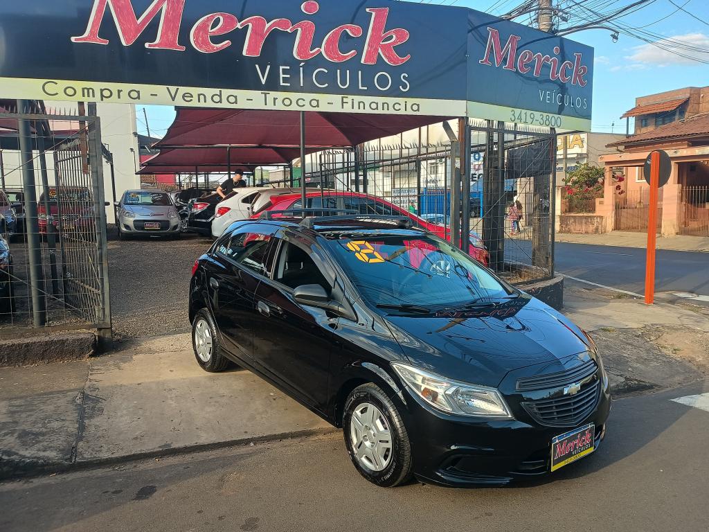 CHEVROLET Onix Hatch - Foto