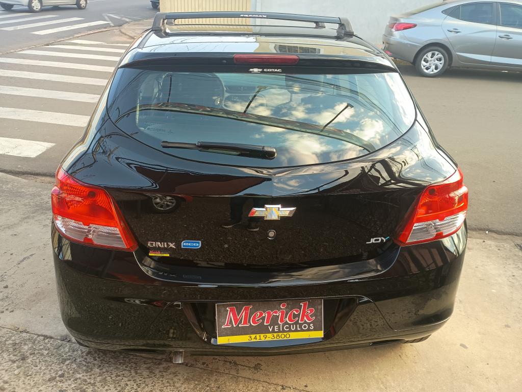 CHEVROLET Onix Hatch - Foto