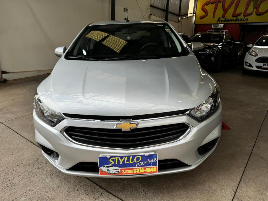 CHEVROLET Onix Hatch - Foto