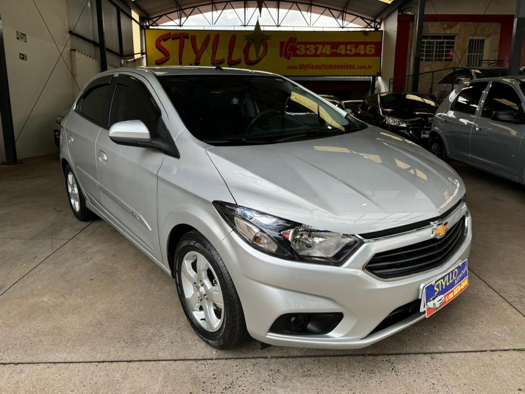 CHEVROLET Onix Hatch - Foto