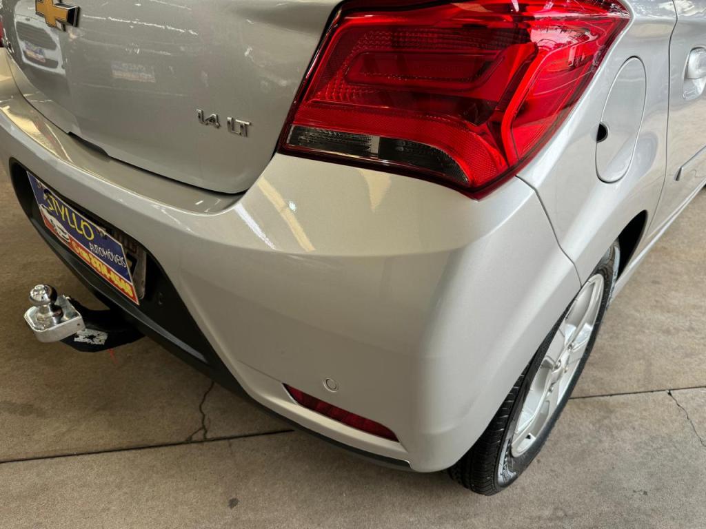 CHEVROLET Onix Hatch - Foto