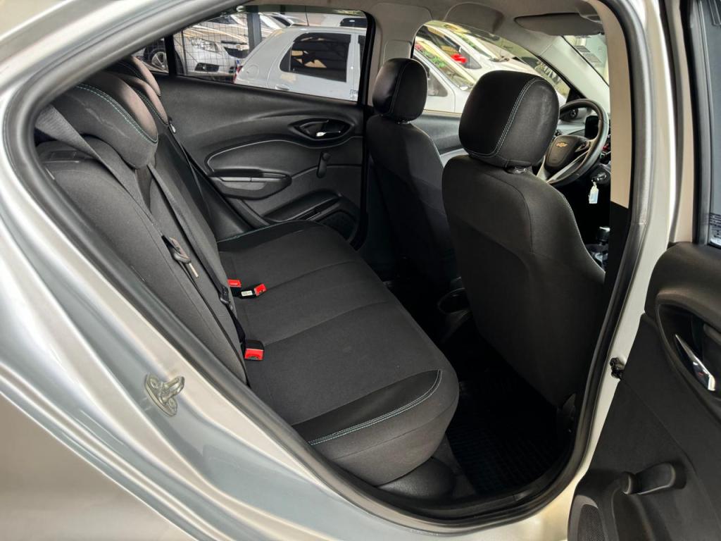 CHEVROLET Onix Hatch - Foto