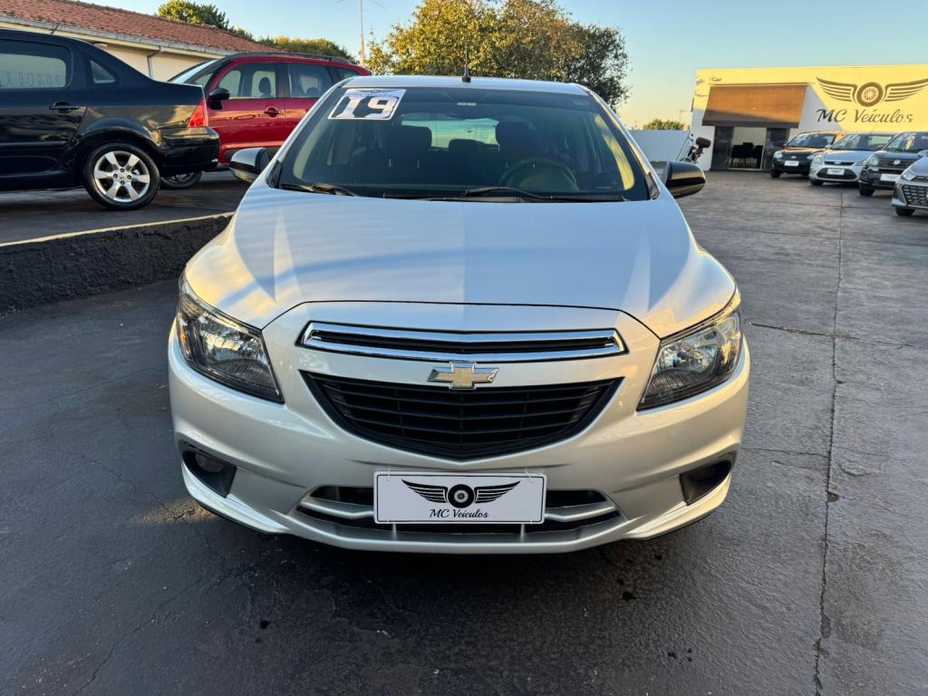 CHEVROLET Onix Hatch - Foto