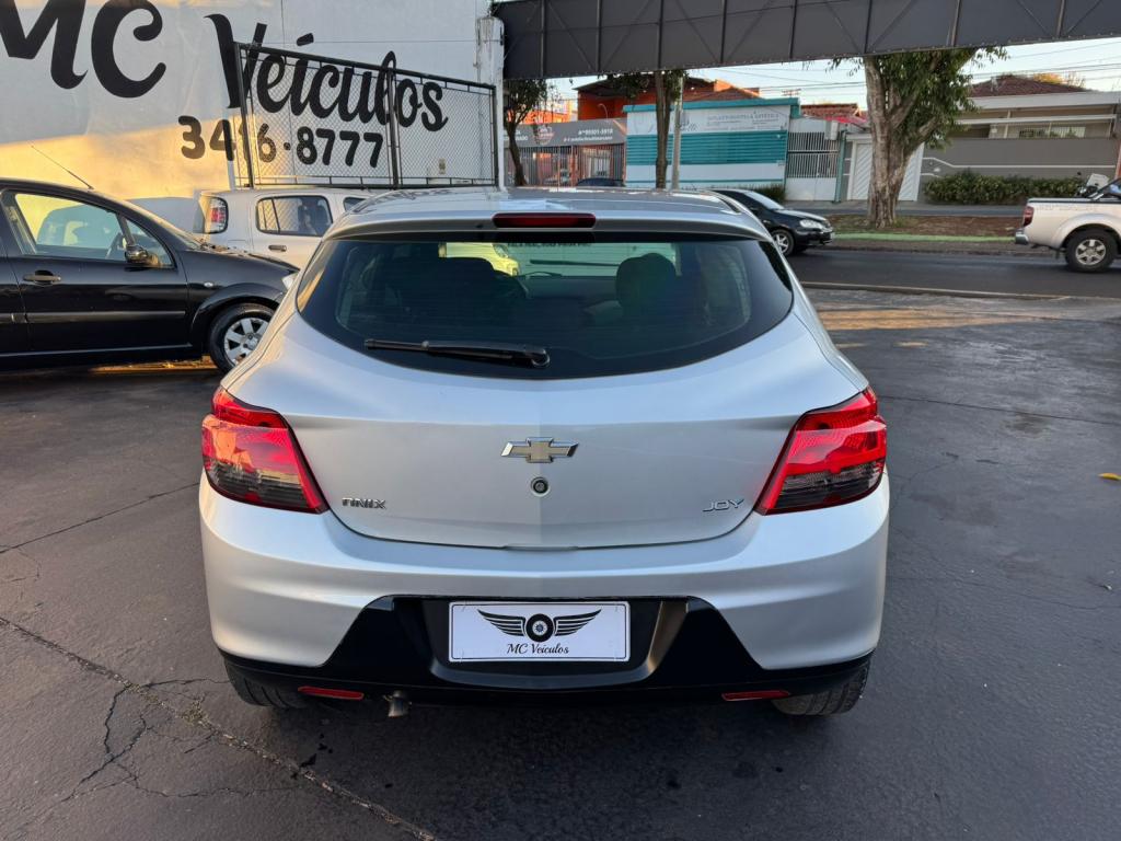 CHEVROLET Onix Hatch - Foto