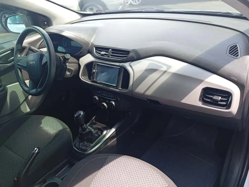 CHEVROLET Onix Hatch - Foto