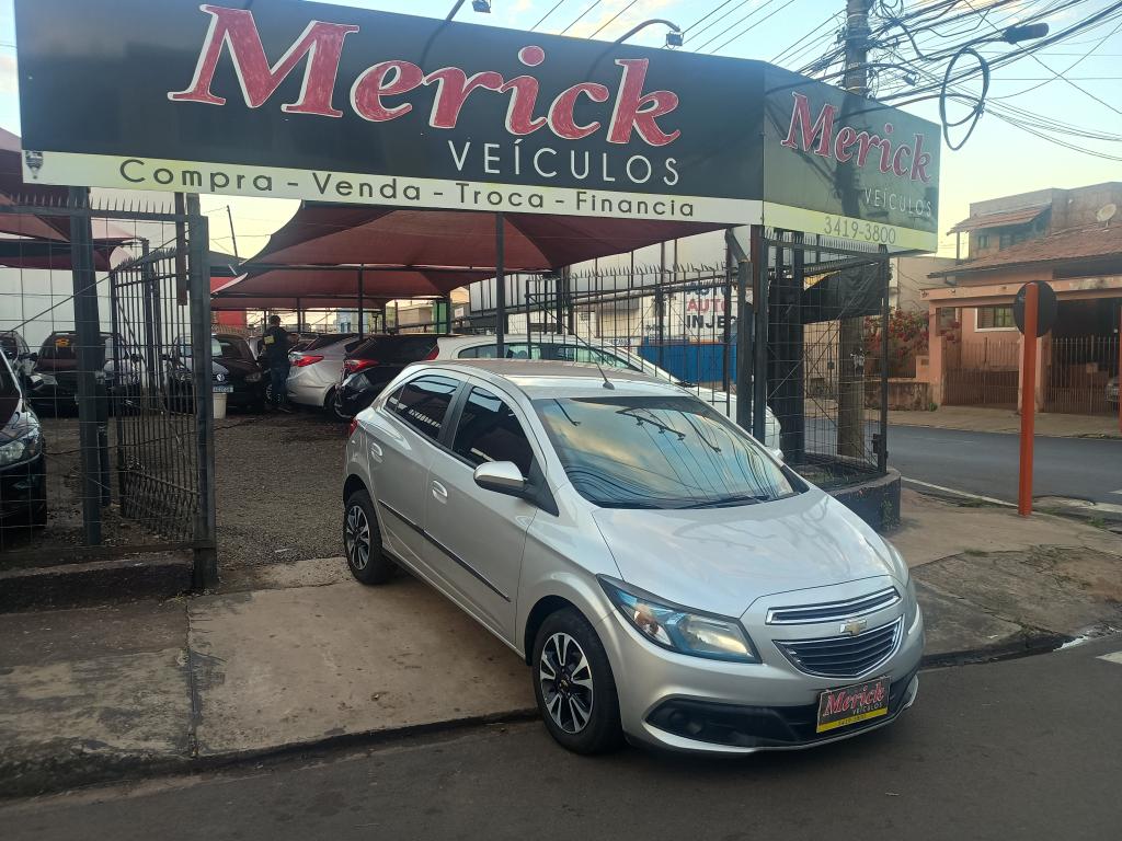 CHEVROLET Onix Hatch - Foto