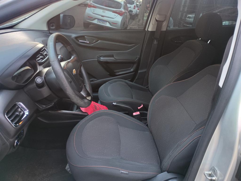 CHEVROLET Onix Hatch - Foto