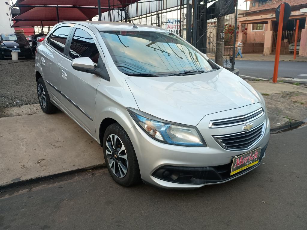 CHEVROLET Onix Hatch - Foto