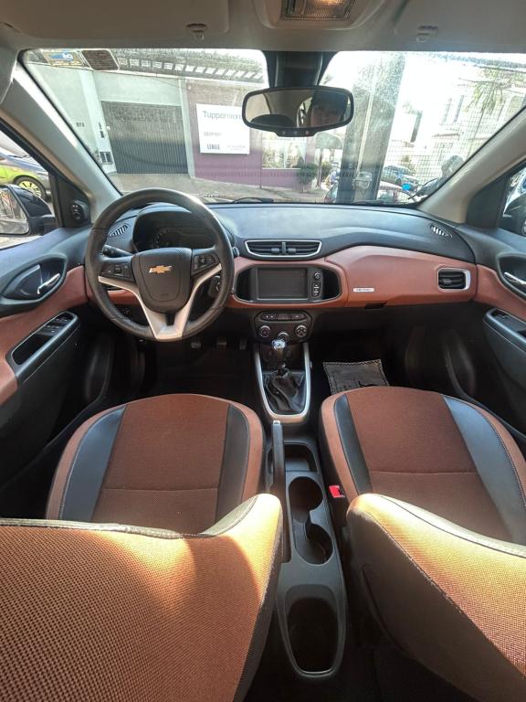 CHEVROLET Onix Hatch - Foto