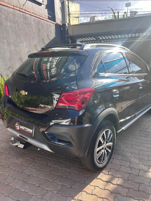 CHEVROLET Onix Hatch - Foto