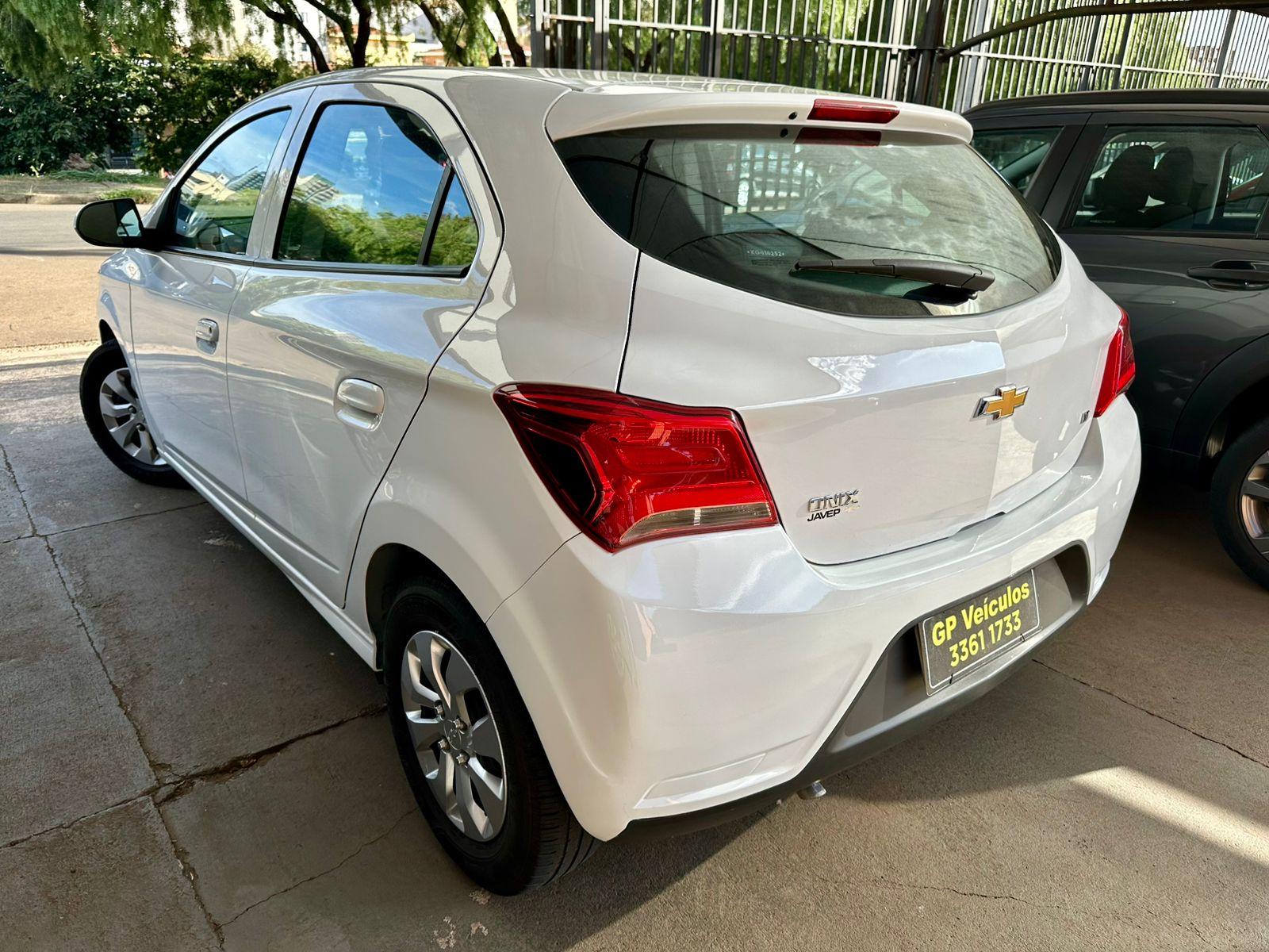 CHEVROLET Onix Hatch - Foto
