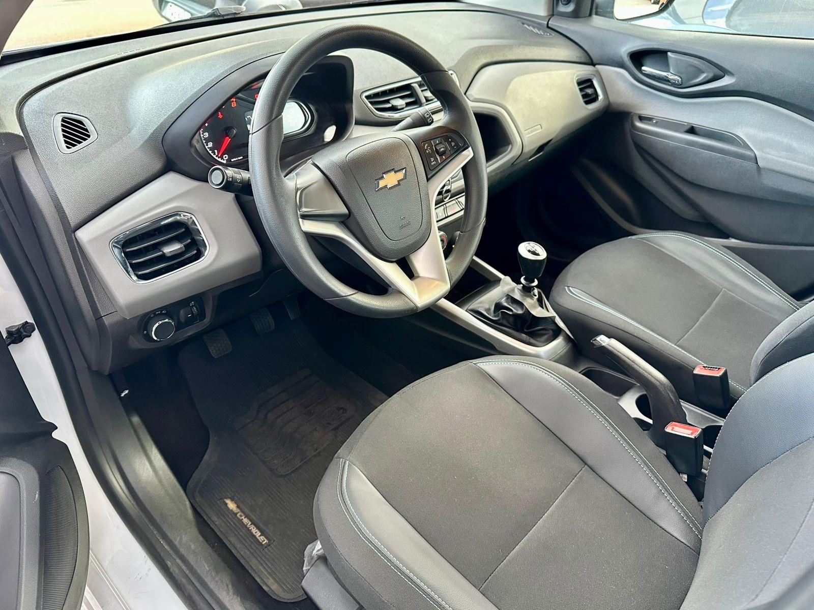 CHEVROLET Onix Hatch - Foto